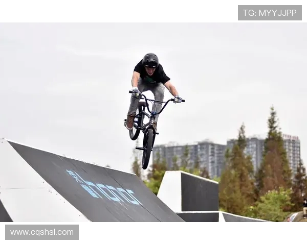 重庆滑板队在极限运动会中的拼搏与梦想追逐之路